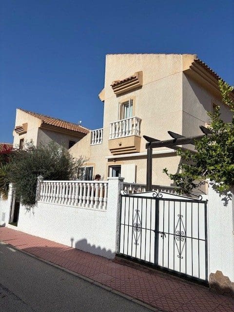 3 bedroom Villa for sale in Ciudad Quesada with pool garage - € 230,000 (Ref: 9426147)