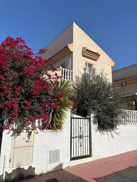 3 bedroom Villa for sale in Ciudad Quesada with pool garage - € 230,000 (Ref: 9426147)