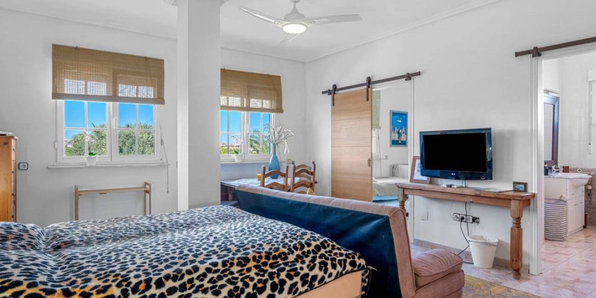 10 quarto Moradia para venda em Los Montesinos com piscina garagem - 995 000 € (Ref: 9426149)