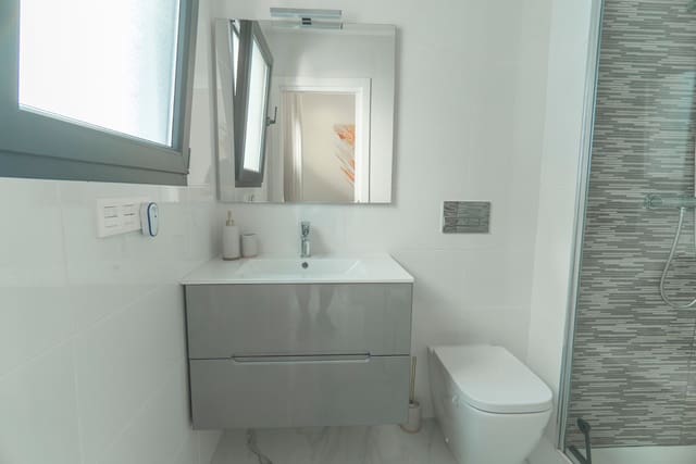 3 sypialnia Willa na sprzedaż w Orihuela Costa, Orihuela z basenem garażem - 385 000 € (Ref: 9426150)