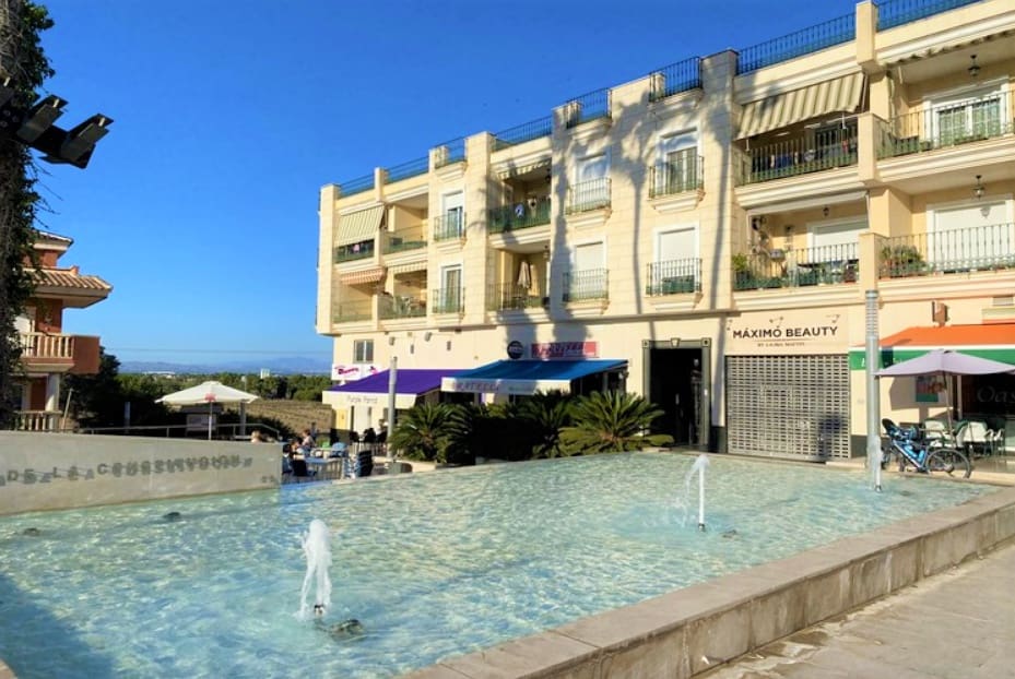 3 makuuhuone Huvila myytävänä paikassa Benijofar mukana uima-altaan 
autotalli - 429 500 € (Ref: 9426151)