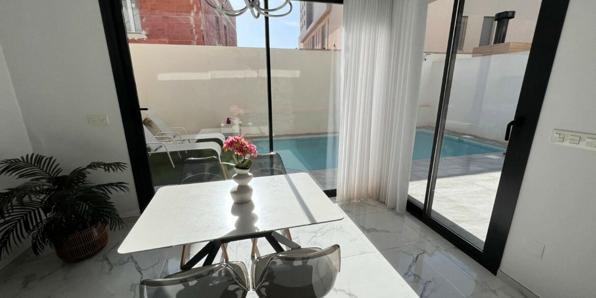 3 sypialnia Willa na sprzedaż w Los Montesinos z basenem - 409 900 € (Ref: 9426155)