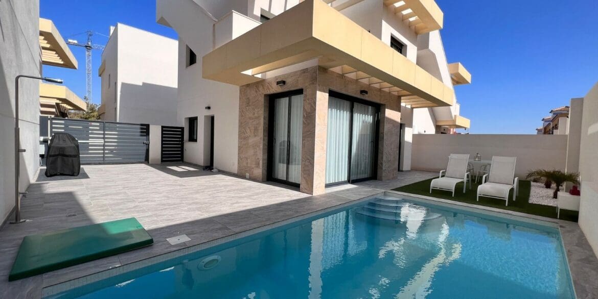 3 sypialnia Willa na sprzedaż w Los Montesinos z basenem - 409 900 € (Ref: 9426155)