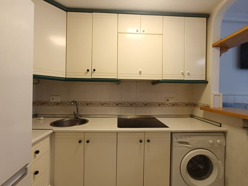 1 sypialnia Studio na sprzedaż w Torrevieja z basenem - 110 000 € (Ref: 9429052)