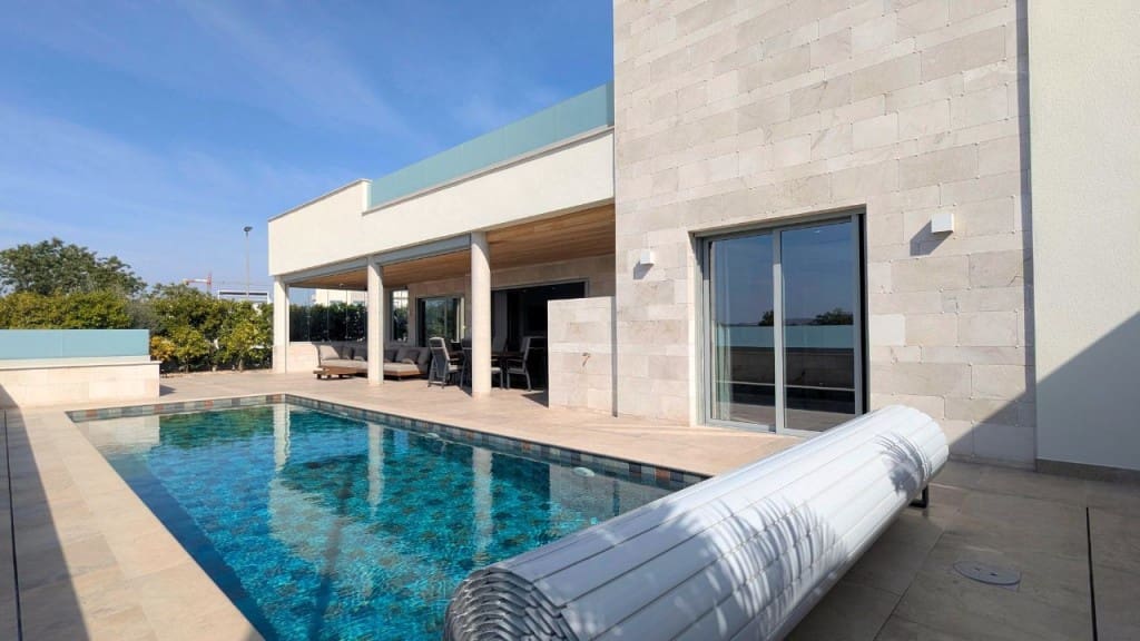 4 bedroom Villa for sale in Benijofar - € 1,495,000 (Ref: 9429057)
