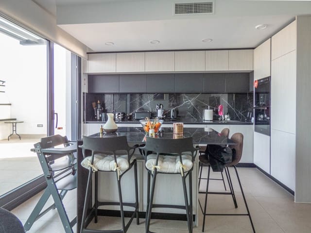 3 makuuhuone Huoneisto myytävänä paikassa Guardamar del Segura mukana 
autotalli - 470 000 € (Ref: 9452993)