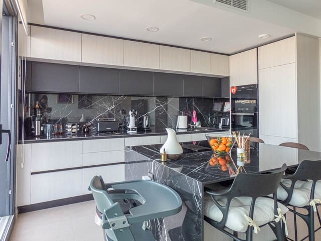 3 makuuhuone Huoneisto myytävänä paikassa Guardamar del Segura mukana 
autotalli - 470 000 € (Ref: 9452993)