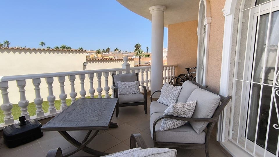 4 bedroom Villa for sale in Ciudad Quesada with pool - € 674,950 (Ref: 9488552)