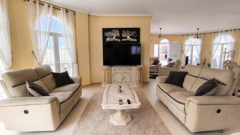 4 bedroom Villa for sale in Ciudad Quesada with pool - € 674,950 (Ref: 9488552)