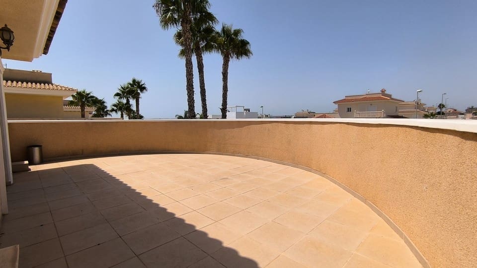 4 bedroom Villa for sale in Ciudad Quesada with pool - € 674,950 (Ref: 9488552)