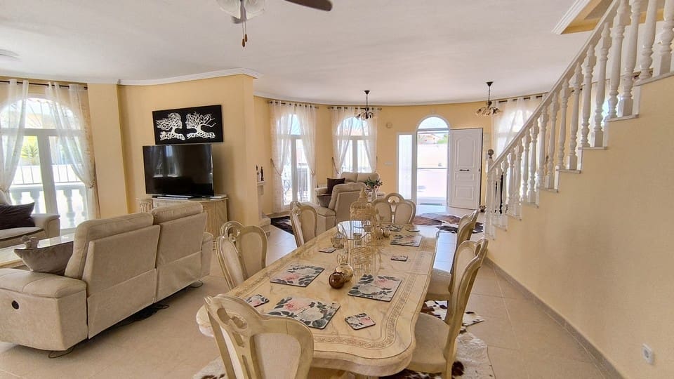 4 bedroom Villa for sale in Ciudad Quesada with pool - € 674,950 (Ref: 9488552)