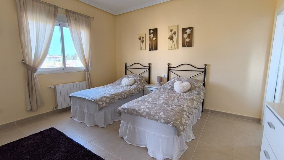 4 soverom Villa til salgs i Ciudad Quesada med svømmebasseng - € 674 950 (Ref: 9488552)