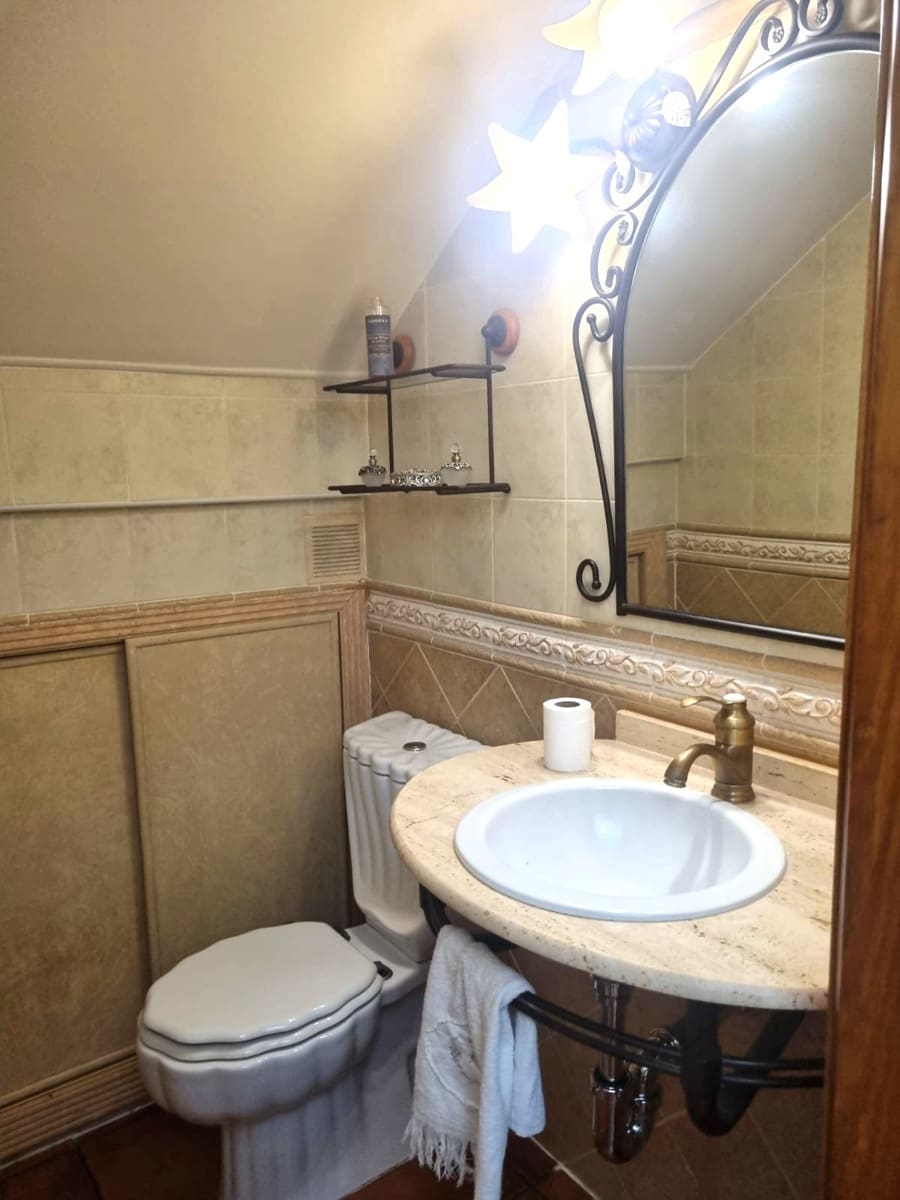 4 slaapkamer Halfvrijstaande villa te koop in La Zenia met zwembad - € 359.000 (Ref: 9496711)