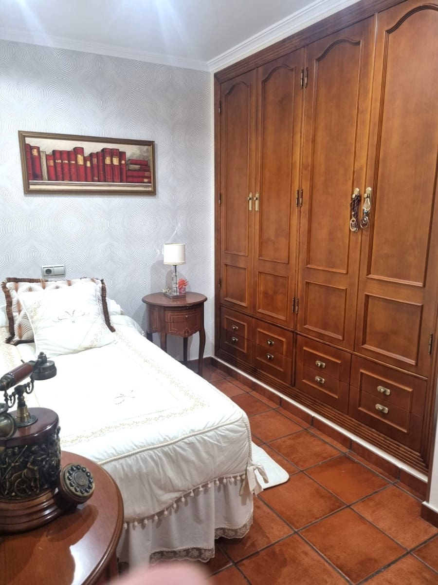 4 slaapkamer Halfvrijstaande villa te koop in La Zenia met zwembad - € 359.000 (Ref: 9496711)