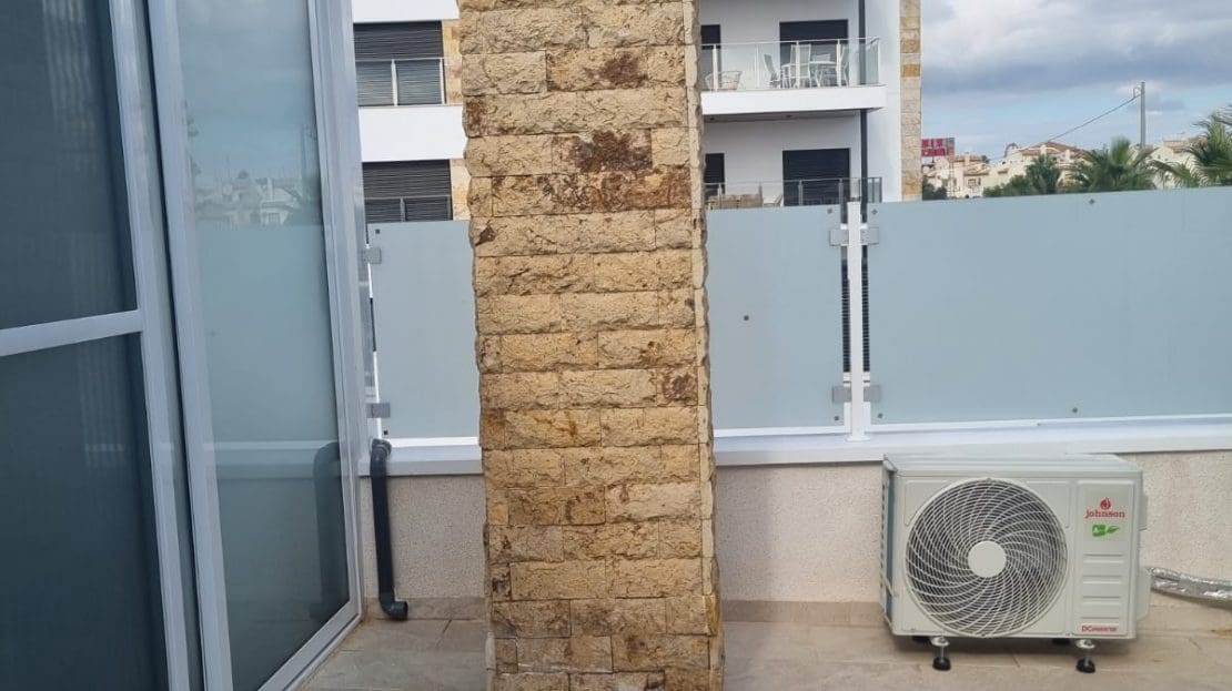4 slaapkamer Halfvrijstaande villa te koop in La Zenia met zwembad - € 359.000 (Ref: 9496711)