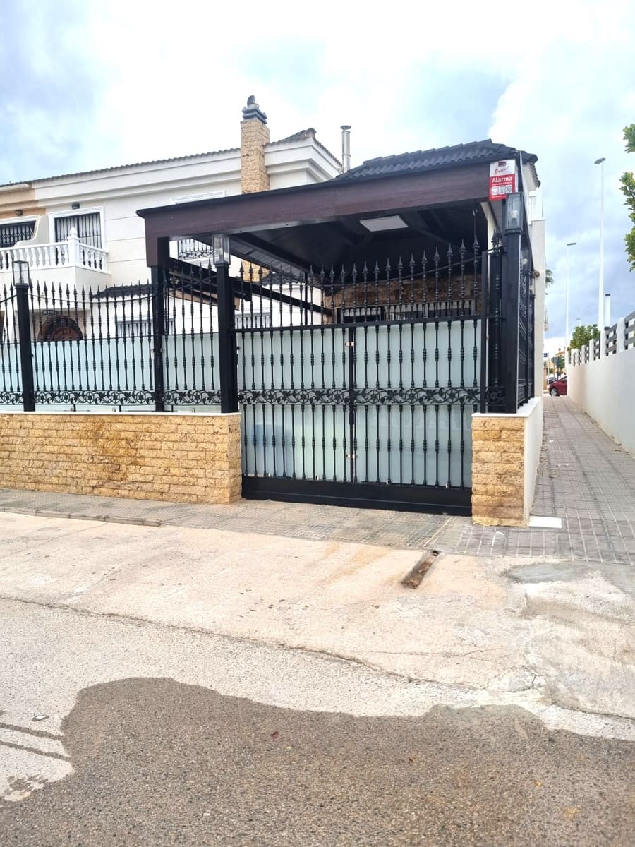 4 slaapkamer Halfvrijstaande villa te koop in La Zenia met zwembad - € 359.000 (Ref: 9496711)