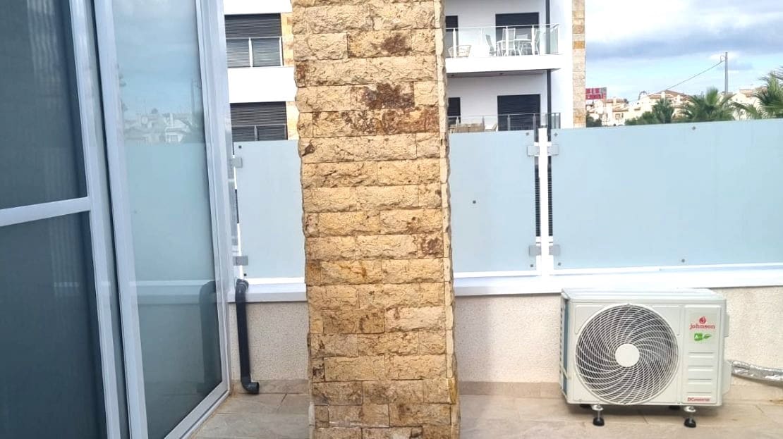 4 slaapkamer Halfvrijstaande villa te koop in La Zenia met zwembad - € 359.000 (Ref: 9496711)