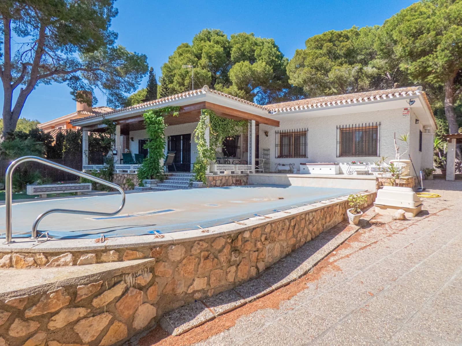 6 bedroom Villa for sale in Dehesa de Campoamor - € 945,000 (Ref: 9503880)