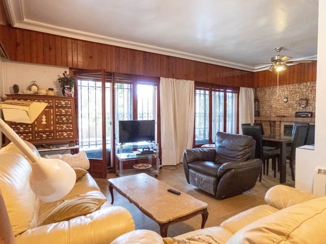 6 Zimmer Villa zu verkaufen in Dehesa de Campoamor, Orihuela - 945.000 € (Ref: 9503880)