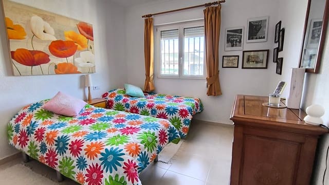 3 soverom Villa til salgs i Torrevieja med svømmebasseng garasje - € 339 950 (Ref: 9506955)