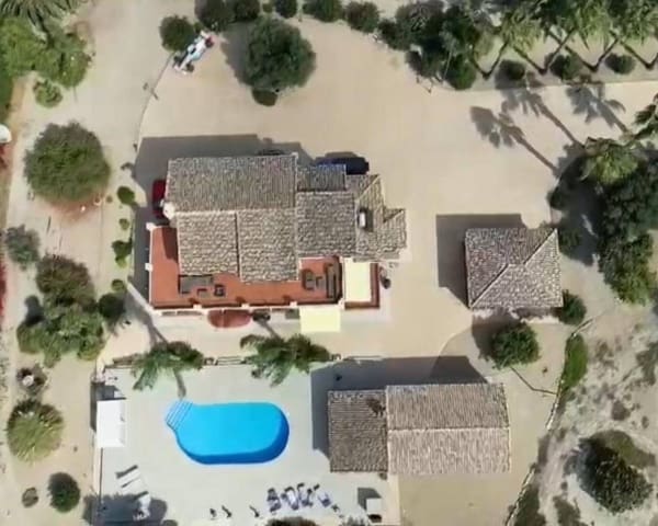 4 bedroom Villa for sale in Orihuela with pool garage - € 950,000 (Ref: 9510287)