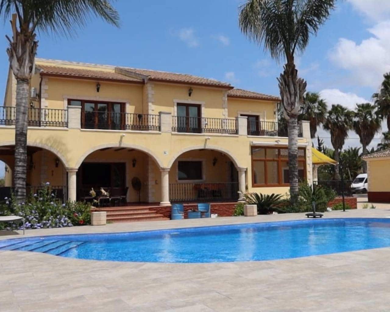 4 bedroom Villa for sale in Orihuela with pool garage - € 950,000 (Ref: 9510287)