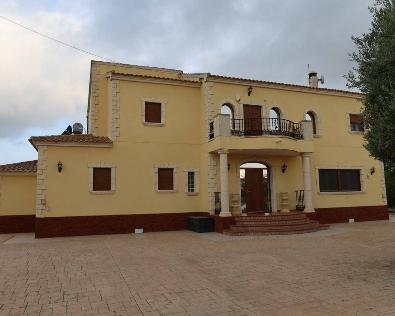 4 bedroom Villa for sale in Orihuela with pool garage - € 950,000 (Ref: 9510287)