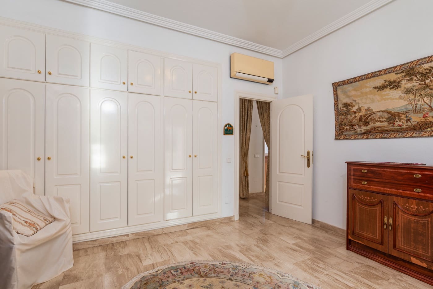 5 bedroom Villa for sale in Dona Pepa with garage - € 800,000 (Ref: 9511474)