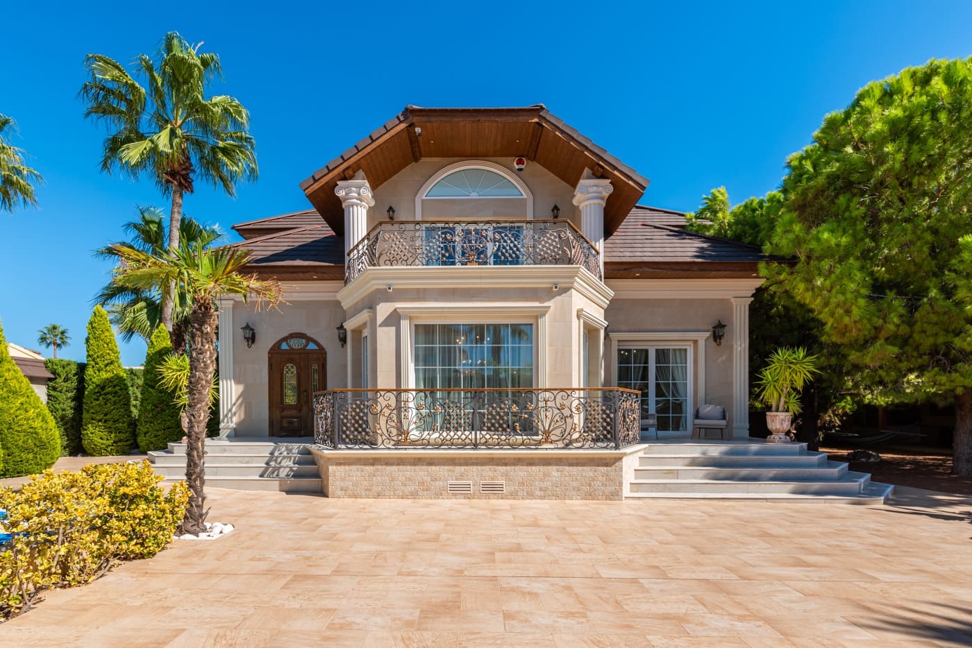 5 bedroom Villa for sale in Dona Pepa with pool garage - € 1,100,000 (Ref: 9511524)