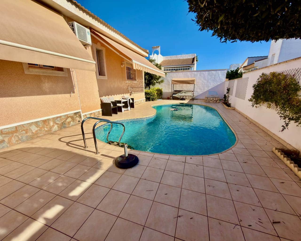 3 soverom Villa til salgs i Ciudad Quesada med svømmebasseng garasje - € 460 000 (Ref: 9523654)