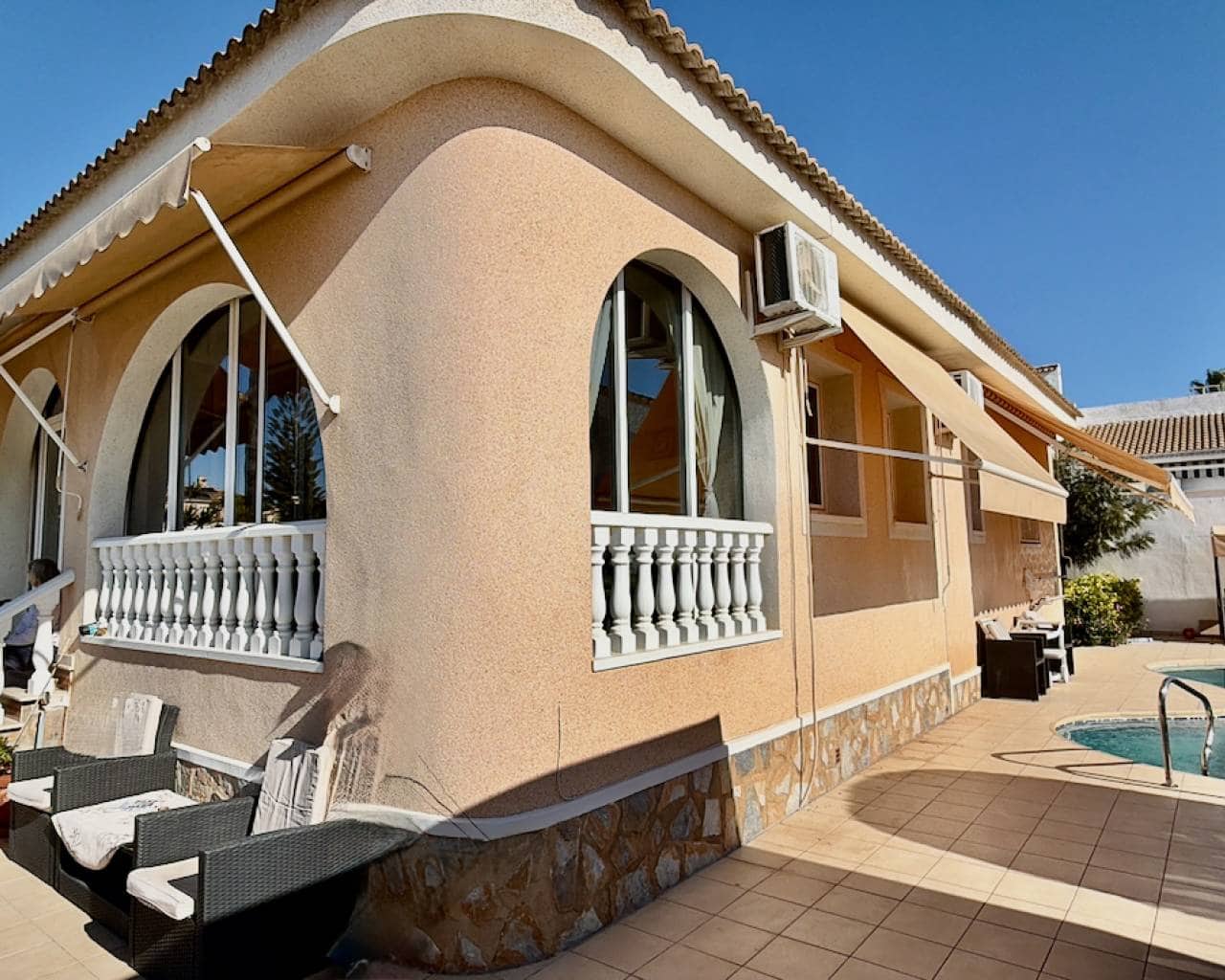 3 soverom Villa til salgs i Ciudad Quesada med svømmebasseng garasje - € 460 000 (Ref: 9523654)