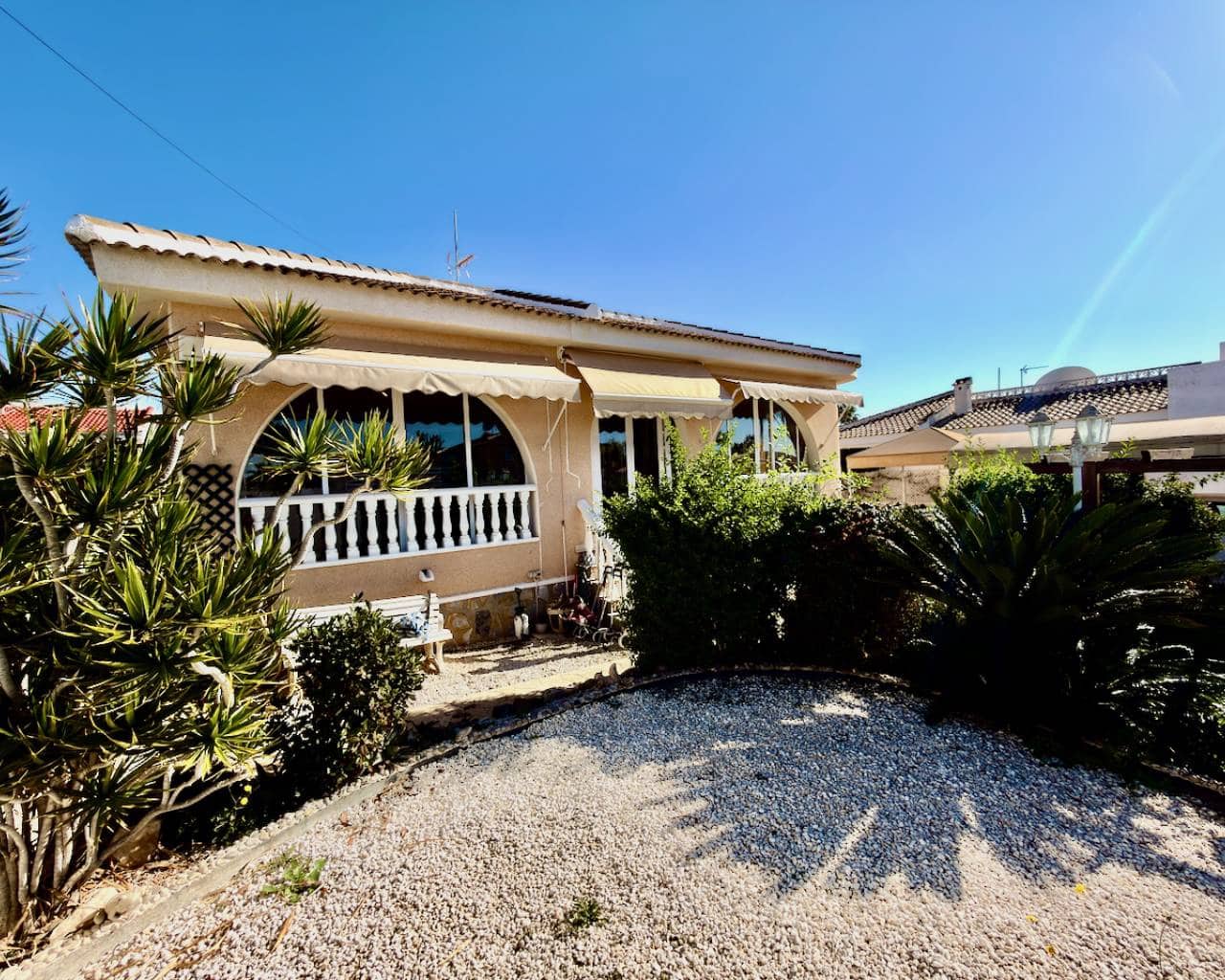 3 soverom Villa til salgs i Ciudad Quesada med svømmebasseng garasje - € 460 000 (Ref: 9523654)