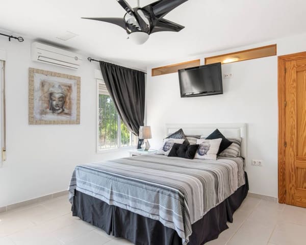 4 sovrum Finca/Hus på landet till salu i Catral med pool garage - 565 000 € (Ref: 9553182)