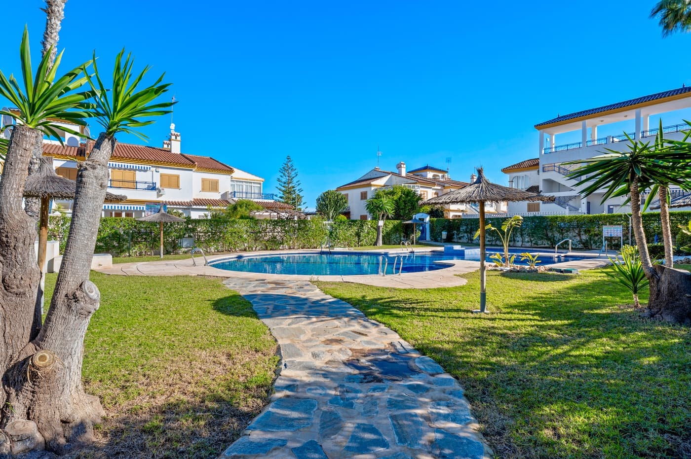 2 bedroom Apartment for sale in Pilar de la Horadada - € 169,000 (Ref: 9578250)