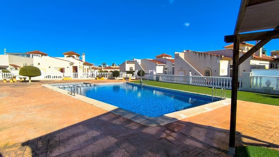 3 bedroom Villa for sale in Lo Crispin with pool garage - € 207,000 (Ref: 9585045)