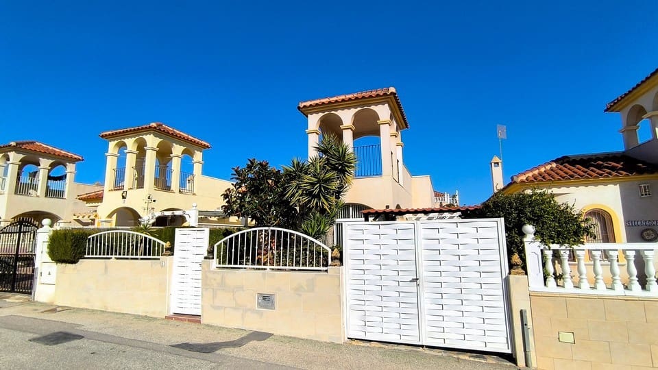 3 bedroom Villa for sale in Lo Crispin with pool garage - € 207,000 (Ref: 9585045)