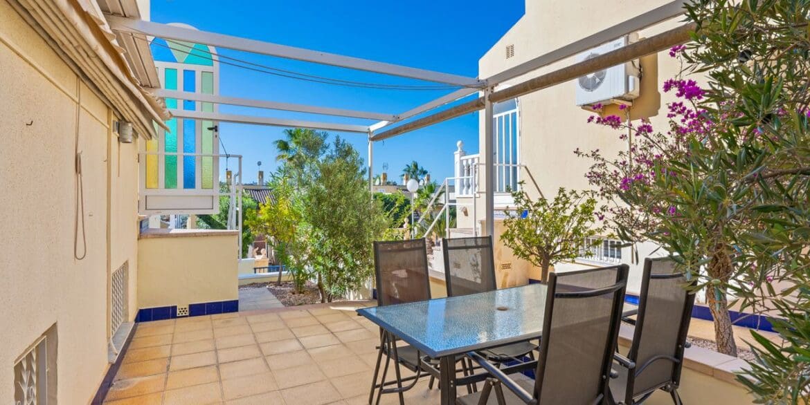 3 bedroom Villa for sale in Benijofar with pool garage - € 255,000 (Ref: 9632693)