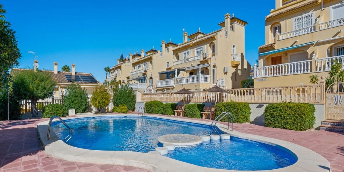 3 Zimmer Villa zu verkaufen in Benijofar mit Pool Garage - 255.000 € (Ref: 9632693)