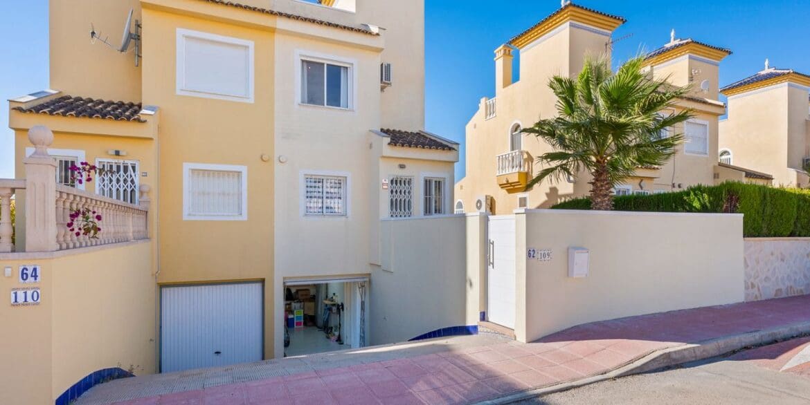 3 Zimmer Villa zu verkaufen in Benijofar mit Pool Garage - 255.000 € (Ref: 9632693)