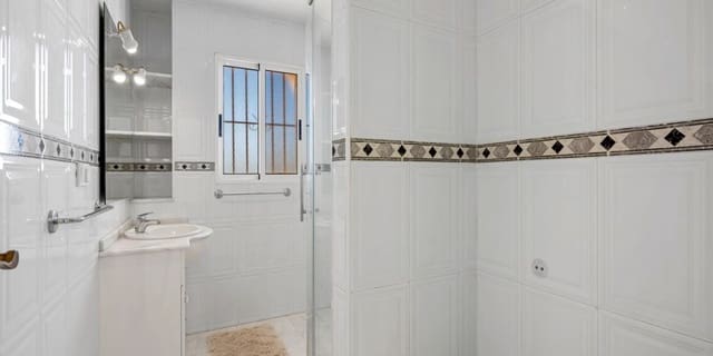 3 sypialnia Willa na sprzedaż w Benijófar z basenem garażem - 255 000 € (Ref: 9632693)