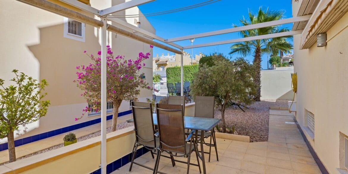 3 Zimmer Villa zu verkaufen in Benijofar mit Pool Garage - 255.000 € (Ref: 9632693)