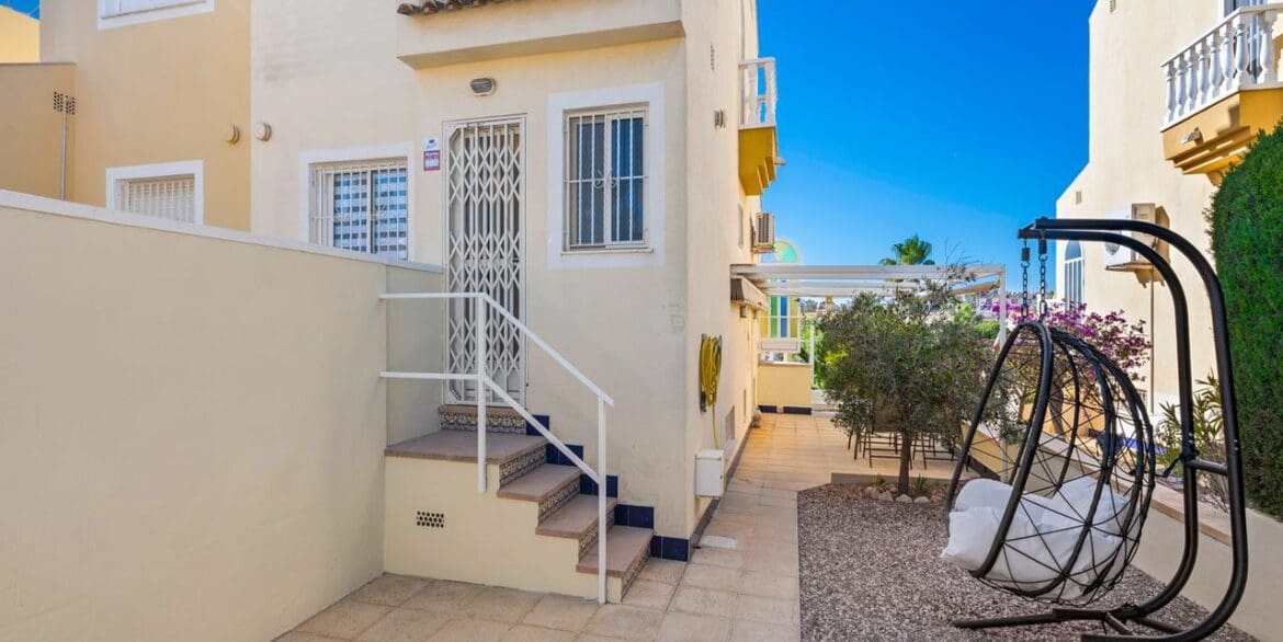 3 Zimmer Villa zu verkaufen in Benijofar mit Pool Garage - 255.000 € (Ref: 9632693)
