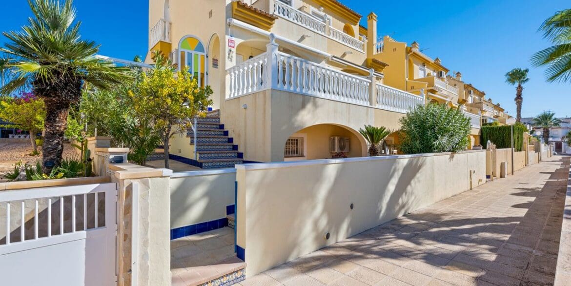 3 Zimmer Villa zu verkaufen in Benijofar mit Pool Garage - 255.000 € (Ref: 9632693)