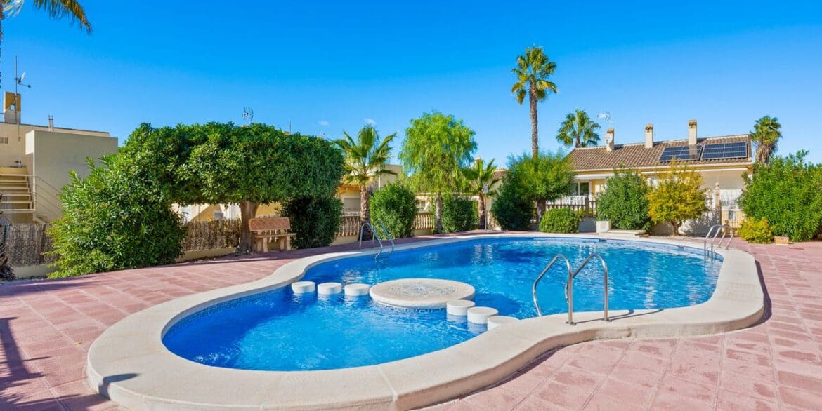 3 Zimmer Villa zu verkaufen in Benijofar mit Pool Garage - 255.000 € (Ref: 9632693)
