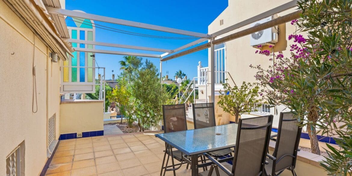 3 Zimmer Villa zu verkaufen in Benijofar mit Pool Garage - 255.000 € (Ref: 9632693)
