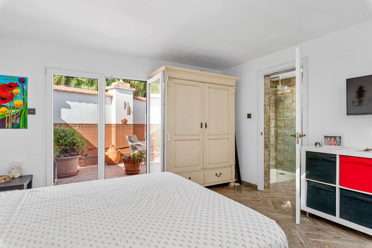 4 soveværelse Finca/Landehus til salg i Daya Nueva med swimmingpool - € 595.000 (Ref: 9632698)