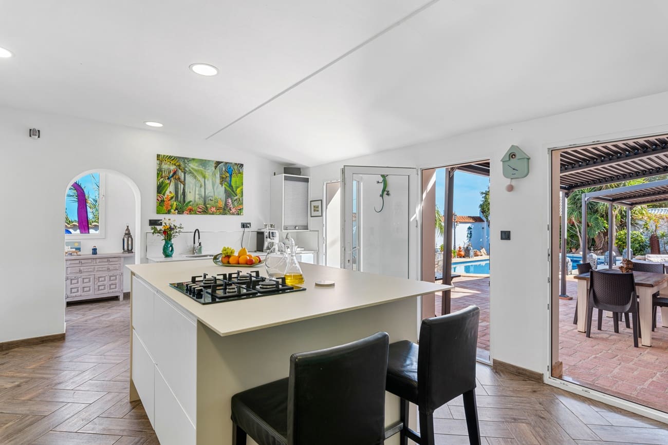 4 soveværelse Finca/Landehus til salg i Daya Nueva med swimmingpool - € 595.000 (Ref: 9632698)