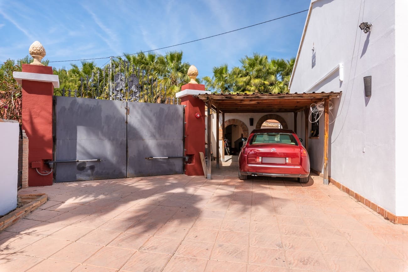 4 soveværelse Finca/Landehus til salg i Daya Nueva med swimmingpool - € 595.000 (Ref: 9632698)