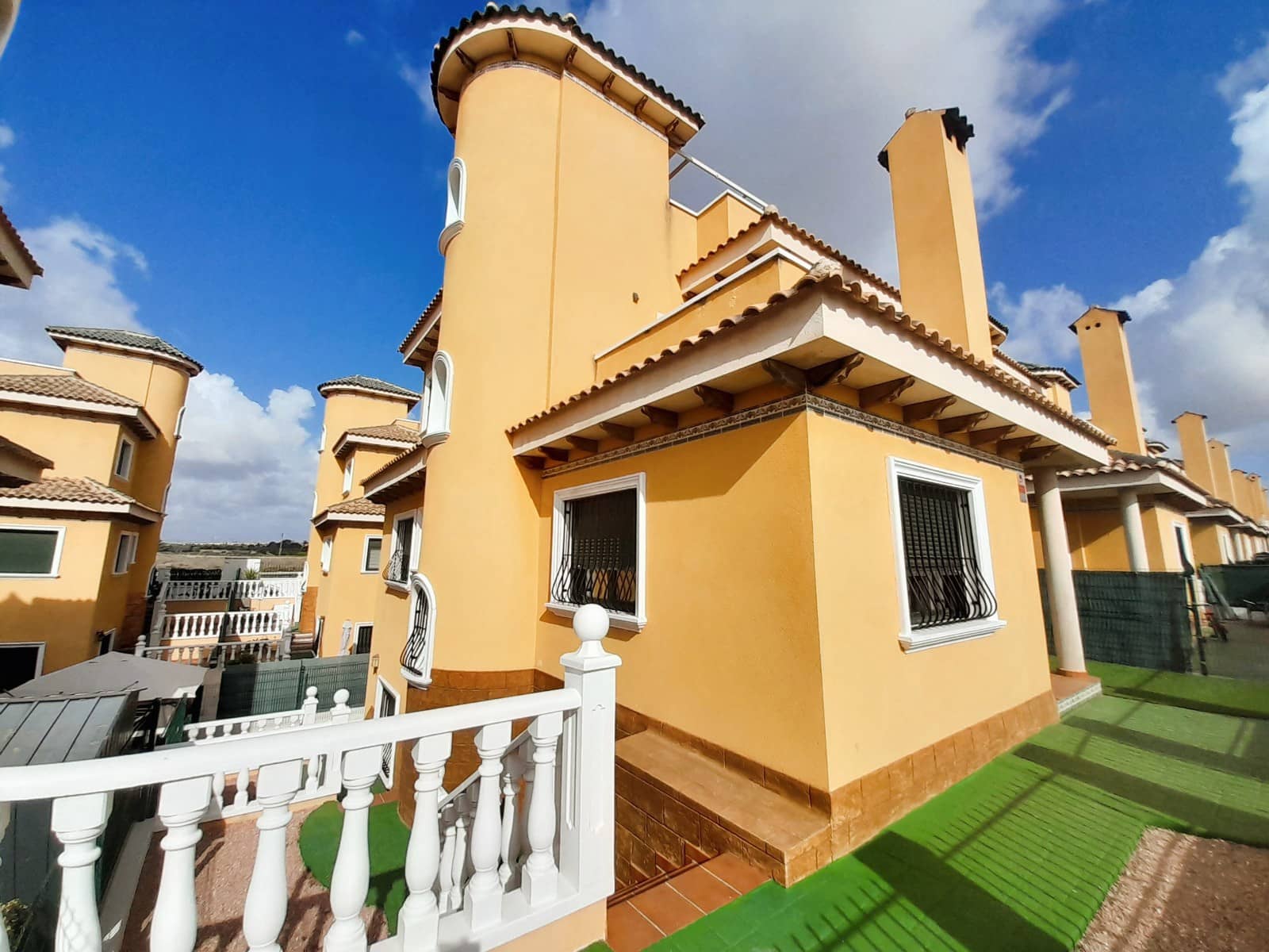 3 makuuhuone Huvila myytävänä paikassa Ciudad Quesada - 295 000 € (Ref: 9632699)