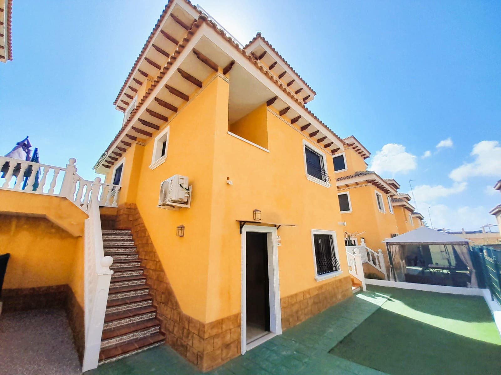 3 makuuhuone Huvila myytävänä paikassa Ciudad Quesada - 295 000 € (Ref: 9632699)